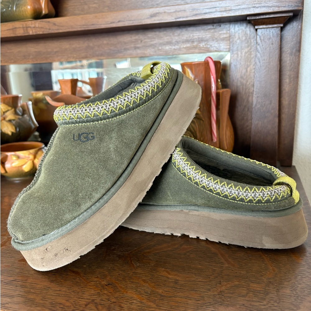 Ugg Tazz Platform Slippers Burnt Olive Color Size 8 US Women